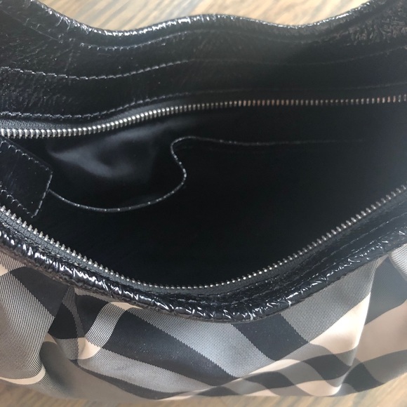 💯 Authentic Burberry Black Check Handbag - Picture 2 of 8